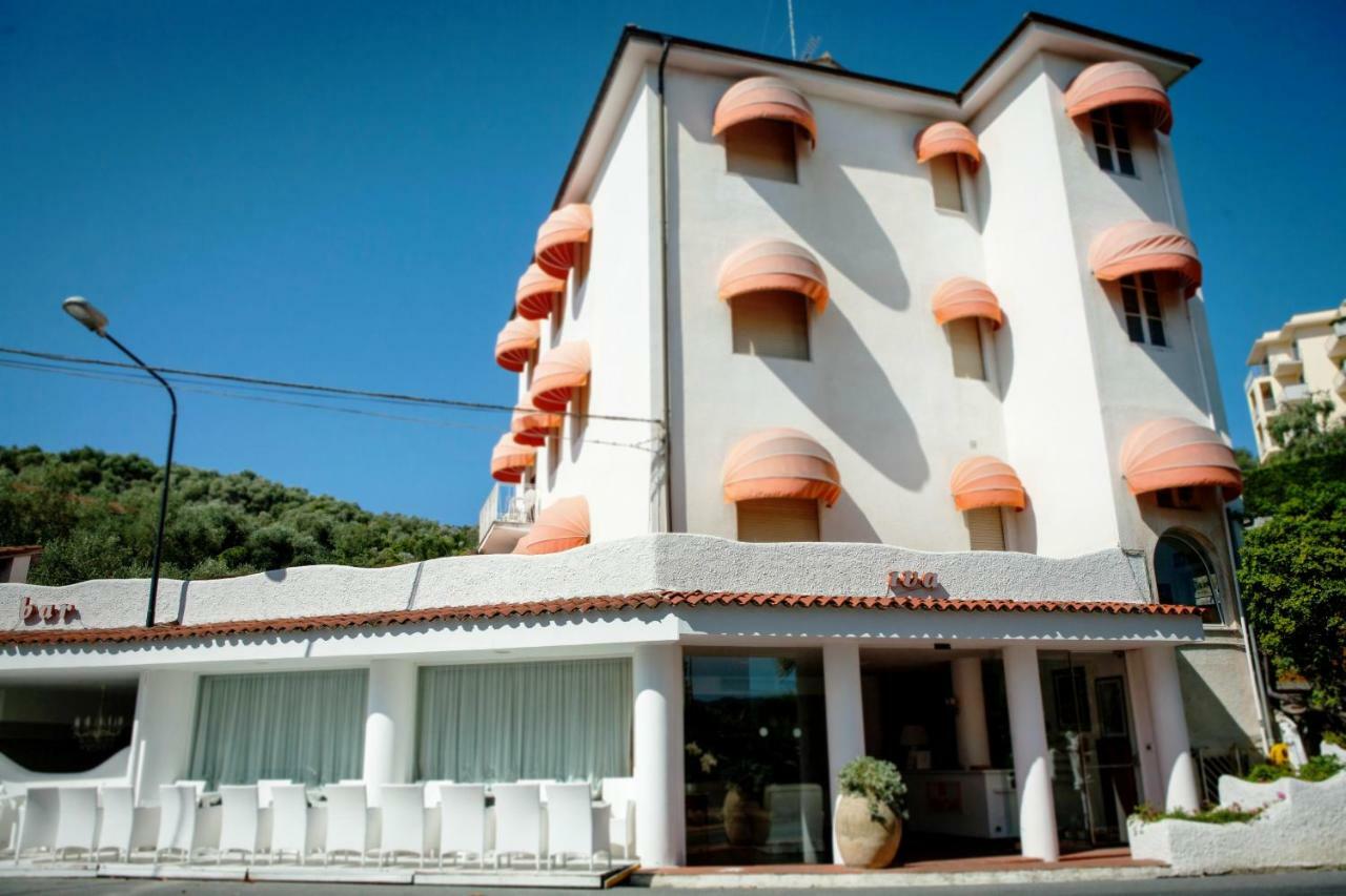 Hotel Iva Diano Marina Dış mekan fotoğraf